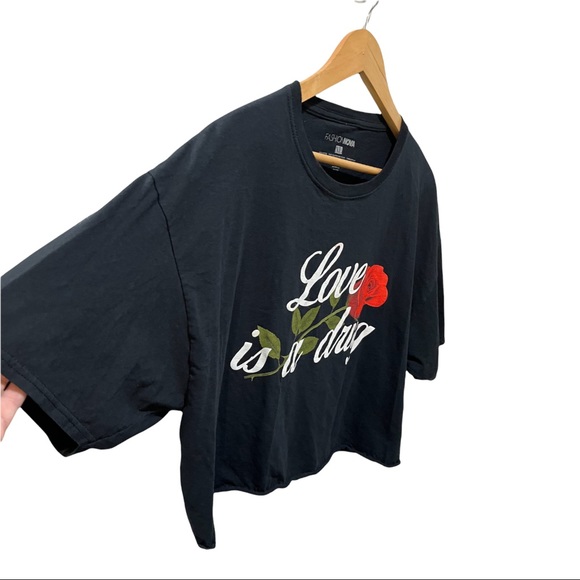 FASHION NOVA BLACK GRAPHIC ROSE CROP SS TEE - Picture 6 of 15